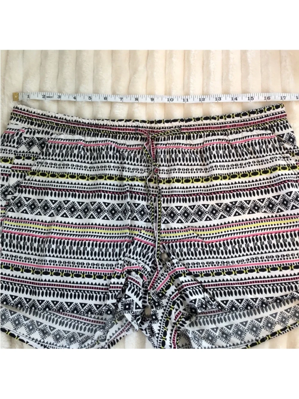Old Navy Multi-Color Aztec Drawstring Shorts Size Large - Picture 8 of 10
